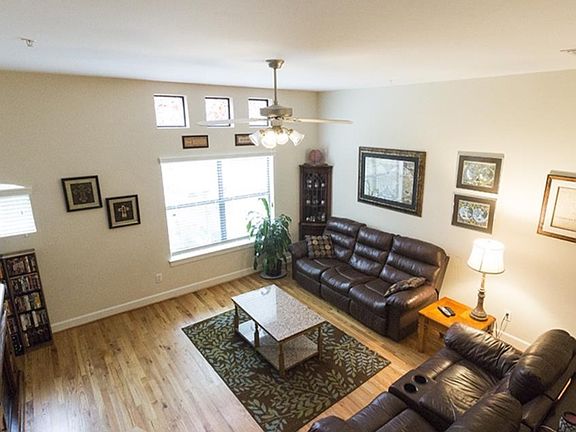 3rd image of 648 Westcross St #302