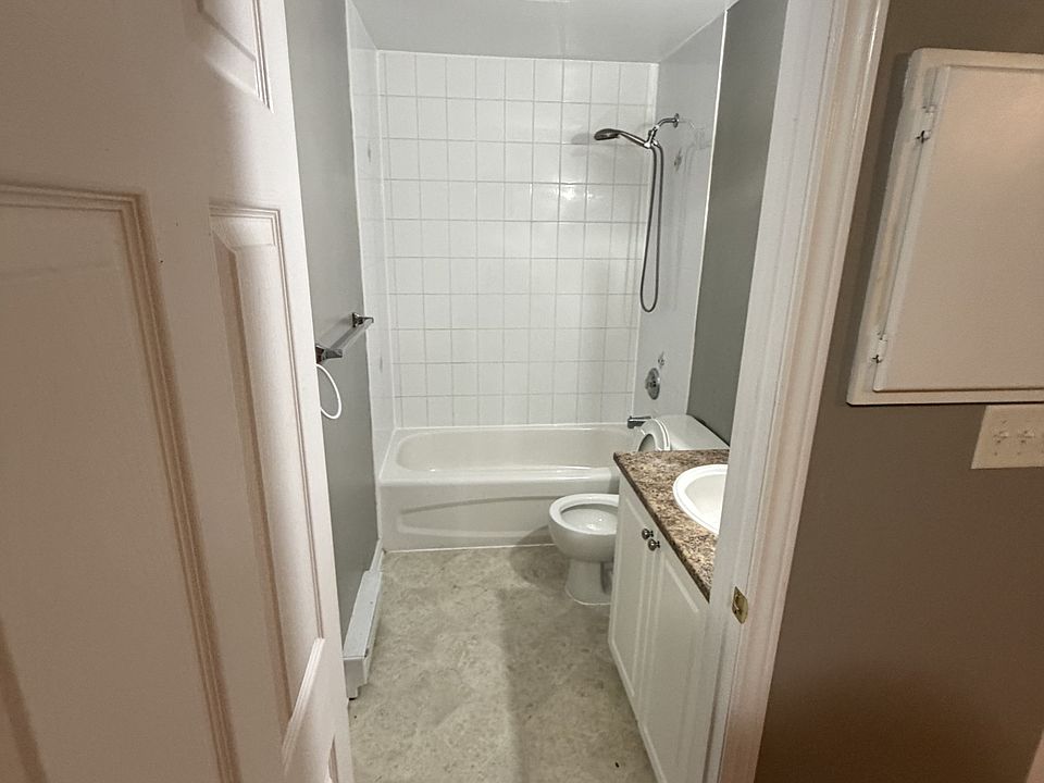 1st image of 119 Daly Ave #7