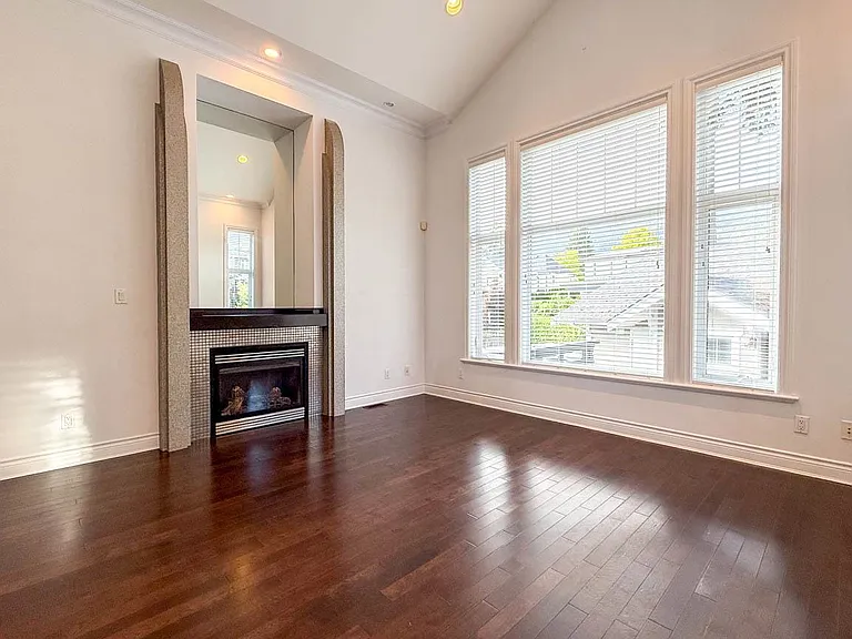 2307 Marine Dr — Photo 6