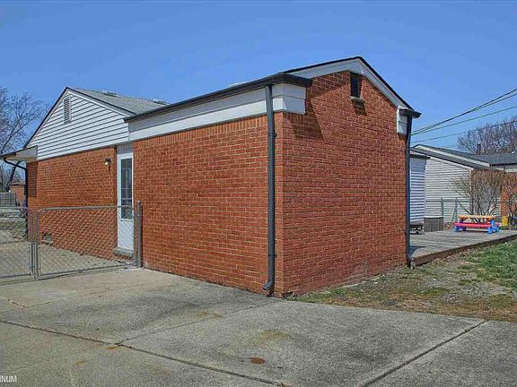 4th image of 39416 Poinciana Dr