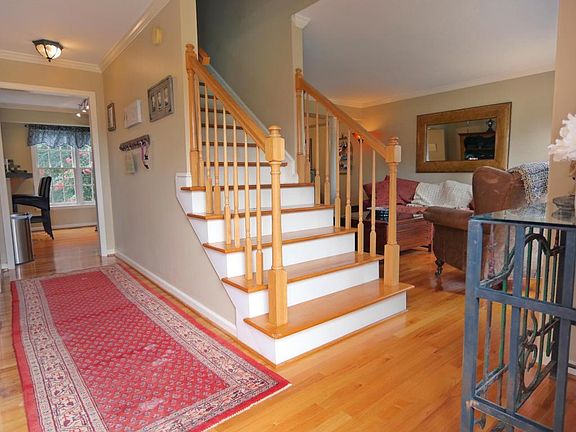 5th image of 184 Applewood Dr