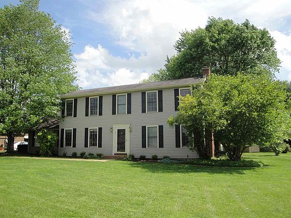 3rd image of 825 Lois Ln