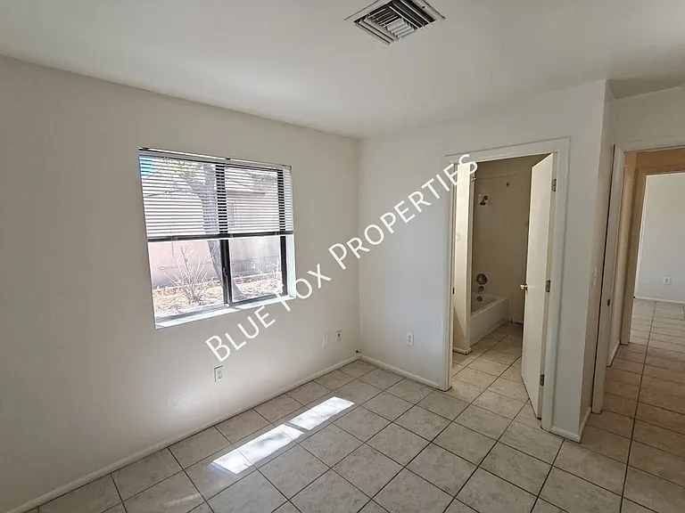 3318 E Bellevue St #B — Photo 28