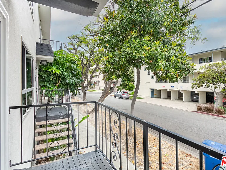 560 N Kings Rd #4 — Photo 9