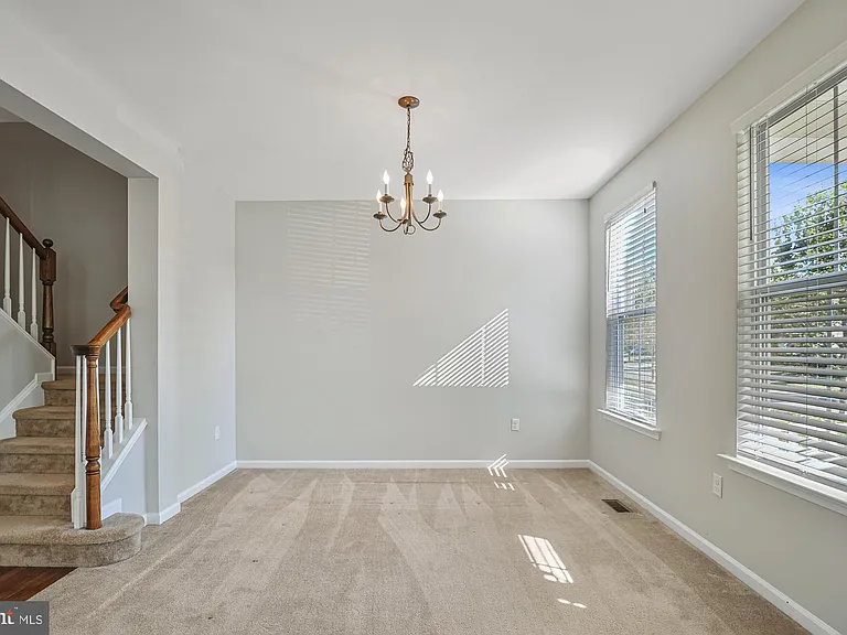 605 Socrates St — Photo 6