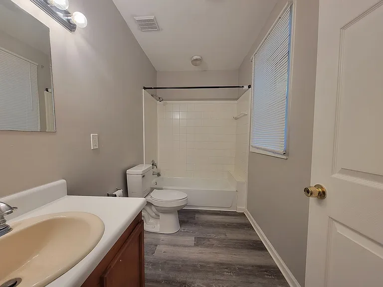 944 Smith St SW — Photo 15