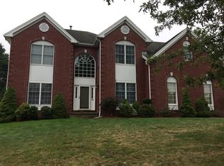 14 Winthrop Dr, Franklin, MA 02038