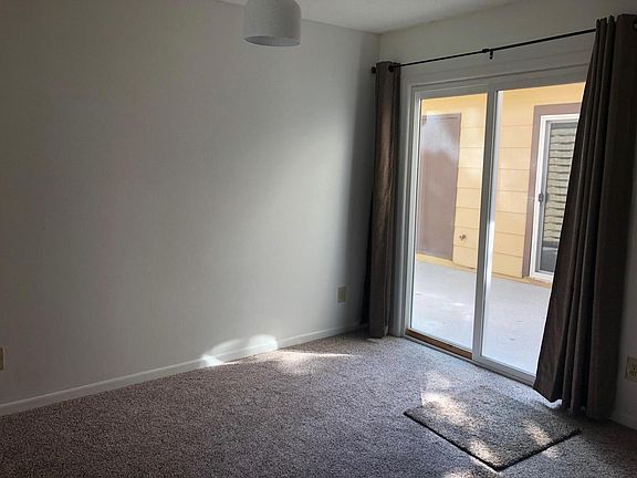 3rd image of 7503 Chatham Cir