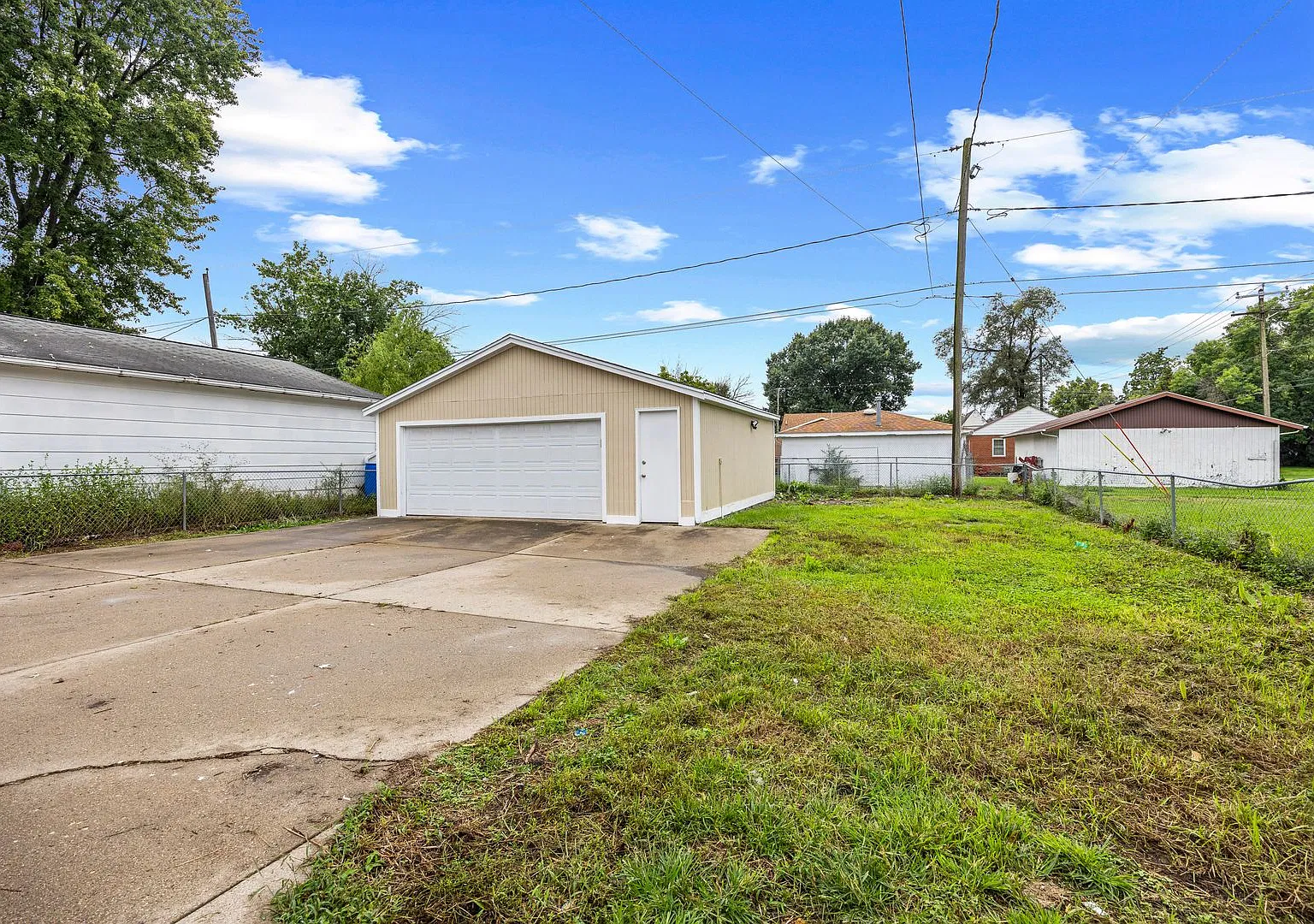 3 Bedroom 2 Stall Detached Garage - East Side — Photo 3