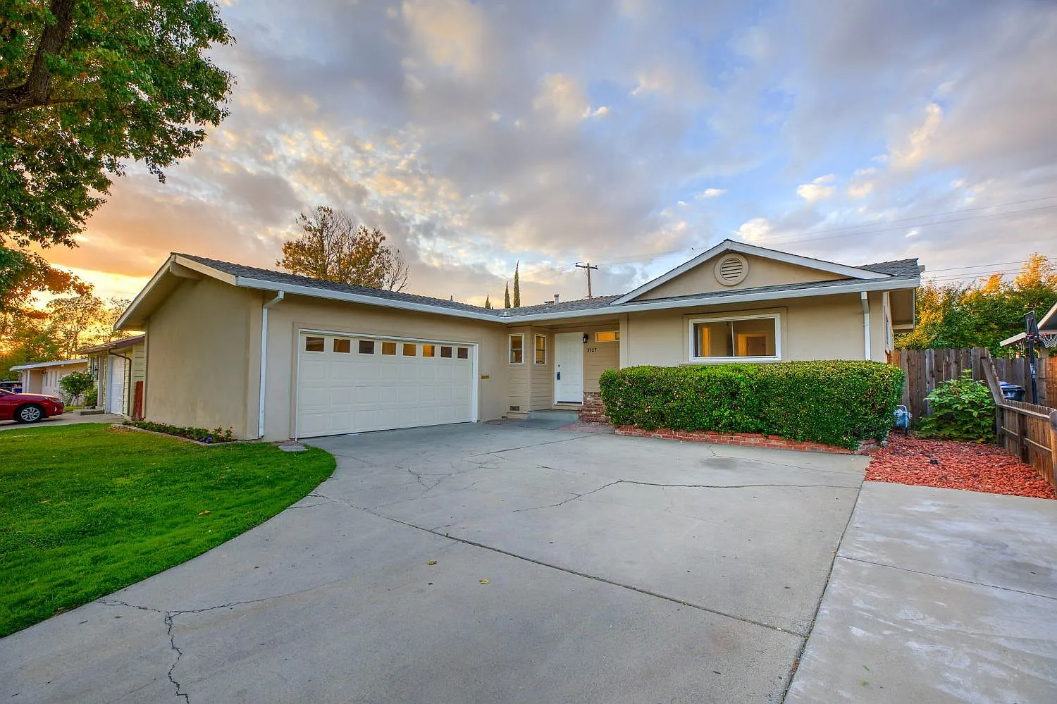 3737 Milton Way photo 1
