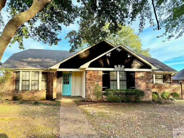56 Lanshire Dr, Texarkana, TX 75503