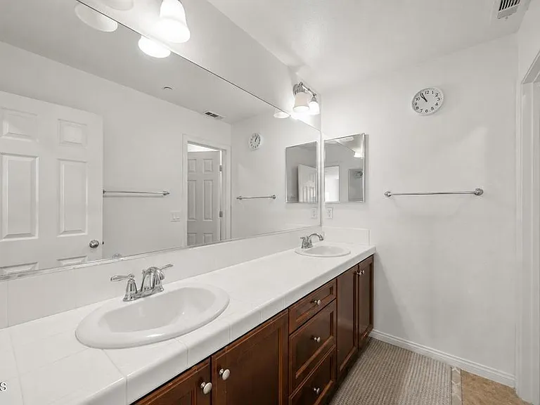197 Pelican Pointe Ct — Photo 25