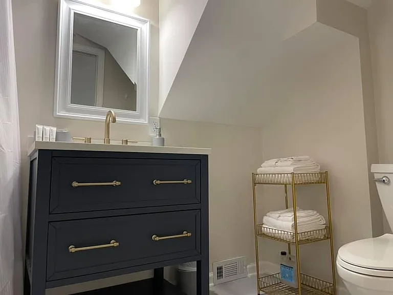 213 W Homer St — Photo 10