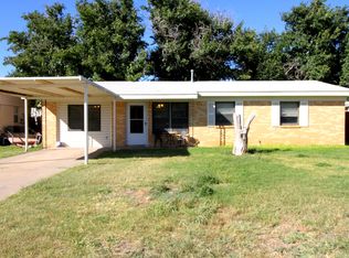 1203 10th St, Shallowater, TX 79363