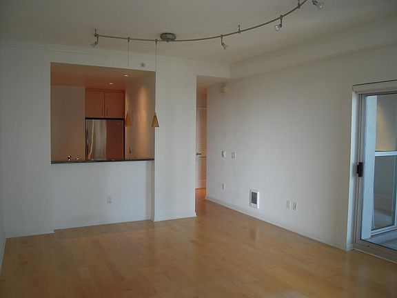 2nd image of 400 Beale St #17