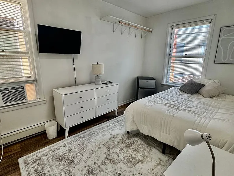 2428 Cambreleng Ave — Photo 30