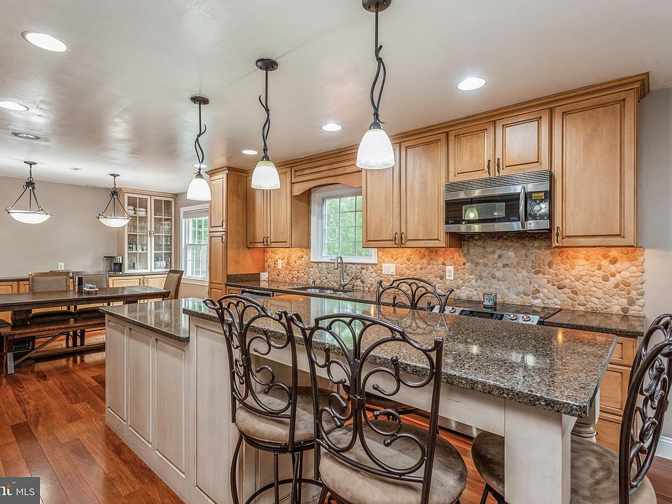 1st image of 520 Stockbridge Ct