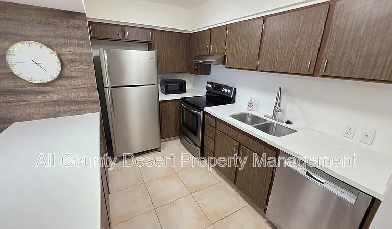 2504 N Whitewater Club Dr #C — Photo 4