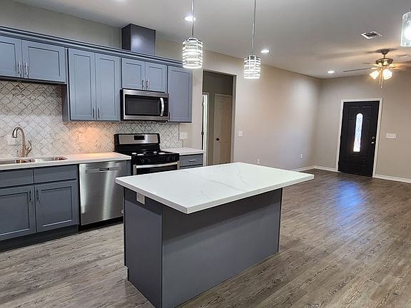 3rd image of 901 Stilwell Blvd