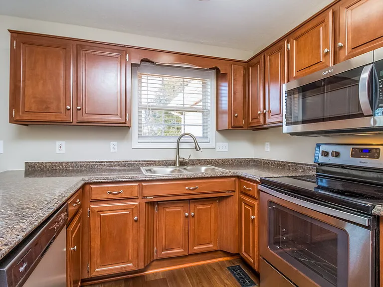 304 Acorn Ct — Photo 7