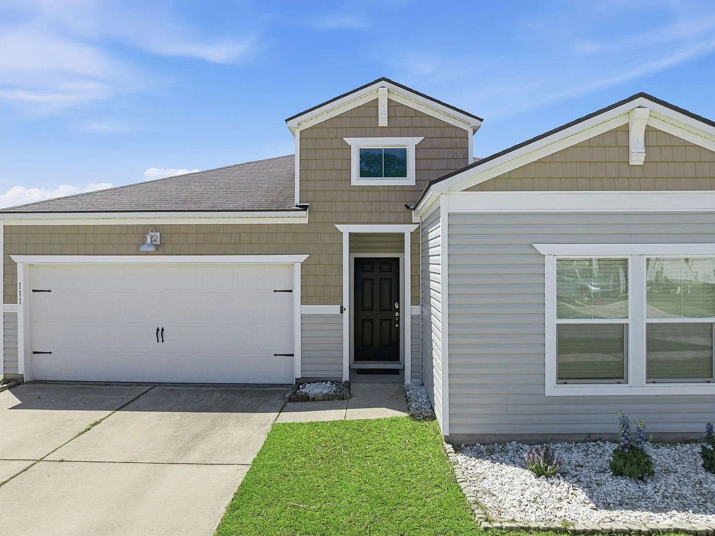 4 Bedroom, 2 Bathroom Home in Lindera Preserve - Summerville — Photo 2