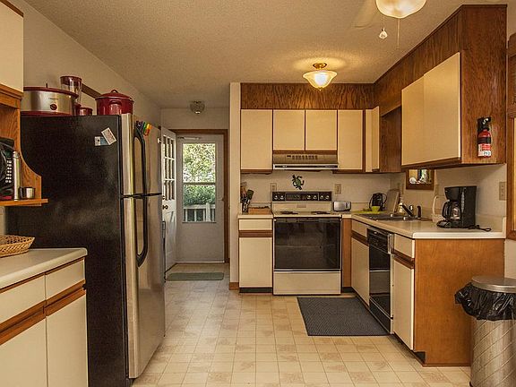 2nd image of 3008 E Oak Island Dr