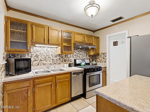 4th image of 5741 LAKE LUCINA Drive N
