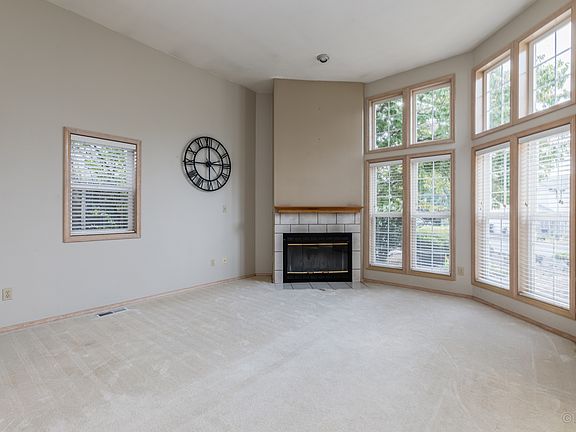 3rd image of 230 Spinnaker Way