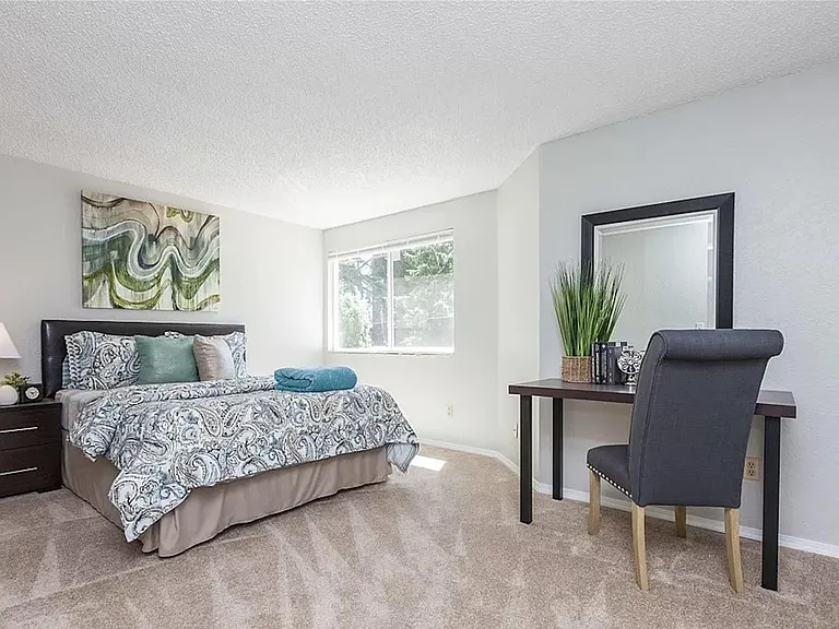 340 SE Donnelly Ln — Photo 18