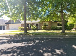 1404 SW Sturgeon Ct, Grants Pass, OR 97527