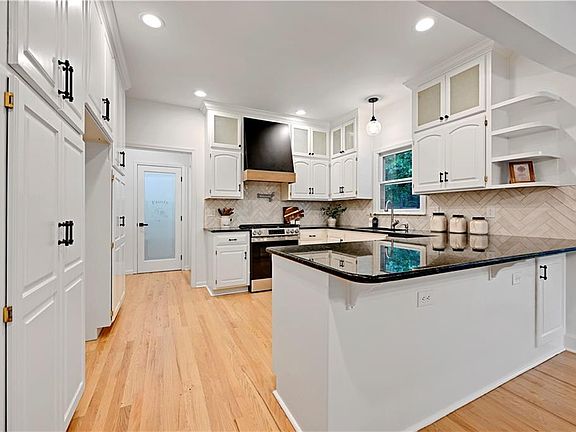 5th image of 5307 Greenwood St