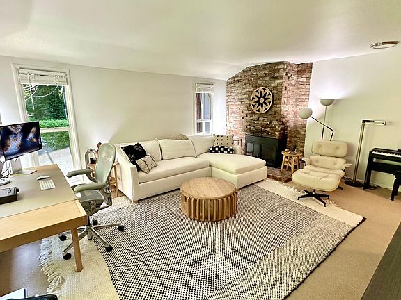 4th image of 11 Ethel Ave APT 4