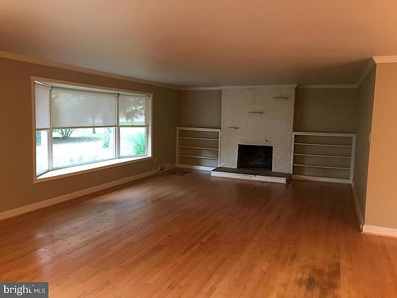4th image of 18822 Briarwood Dr
