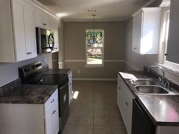 3rd image of 925 N Willowick Dr