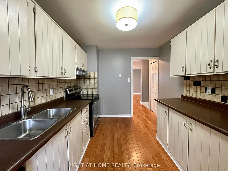183 Autumn Hill Cres #UPPER — Photo 13
