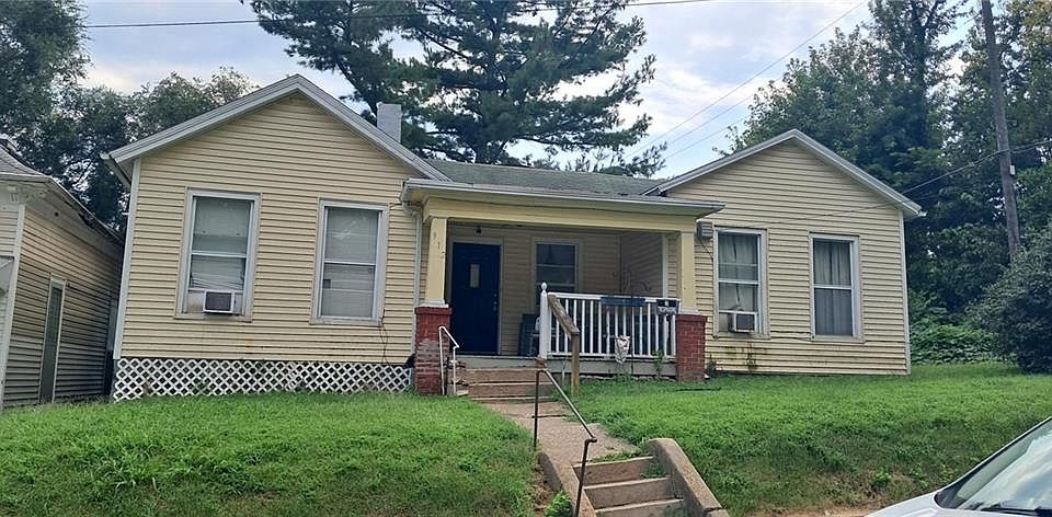 1st image of 912 Ridenbaugh St