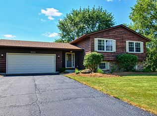 304 Rustic Ln, Algonquin, IL 60102