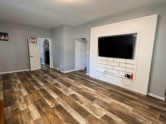 4th image of 404 Ontario St