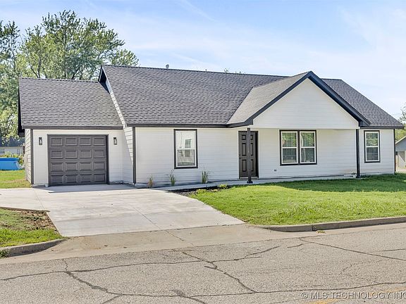 2nd image of 1024 E Pfendler Ave