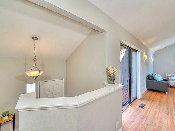 3rd image of 2128 Canoas Garden Ave APT C