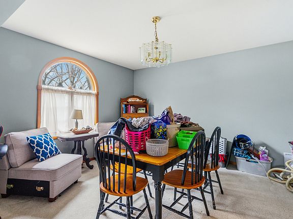 5th image of 621 Huntley Ter