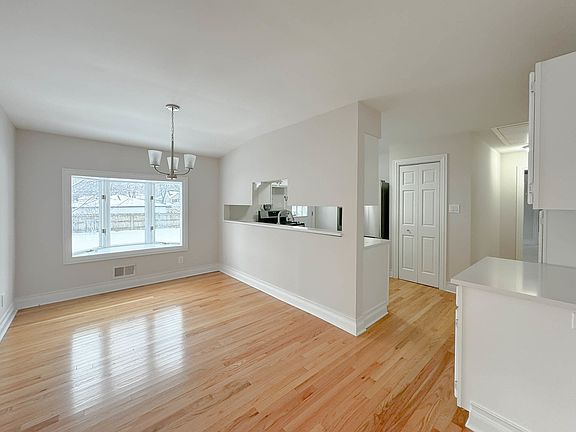 3rd image of 536 S Villa Ave