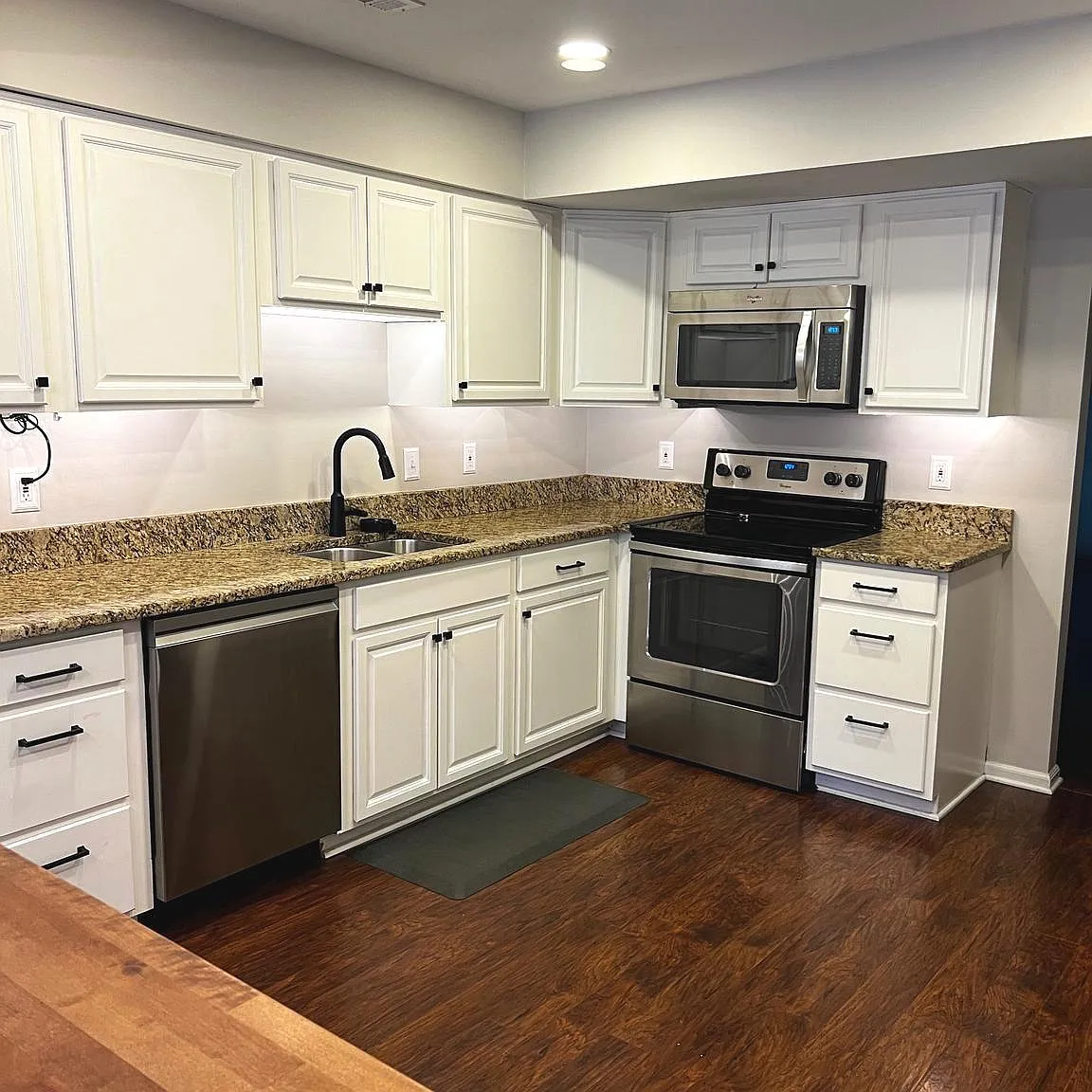 3 bed, 2.5 bath, 1626 sqft, $3,300 — Photo 2