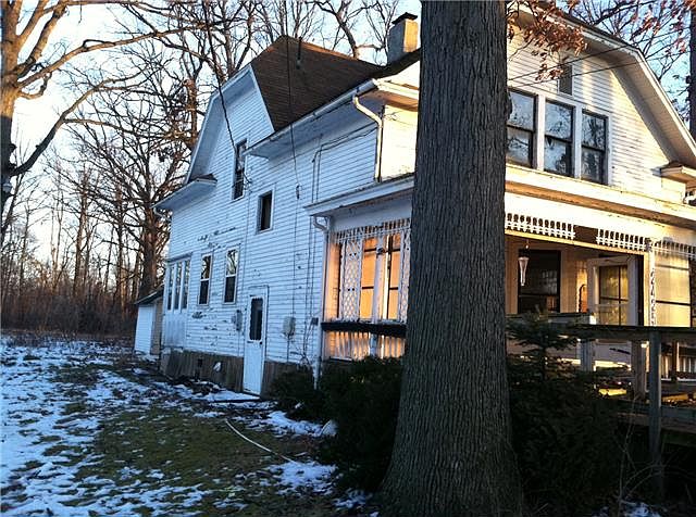 2nd image of 2425 Sheridan Rd