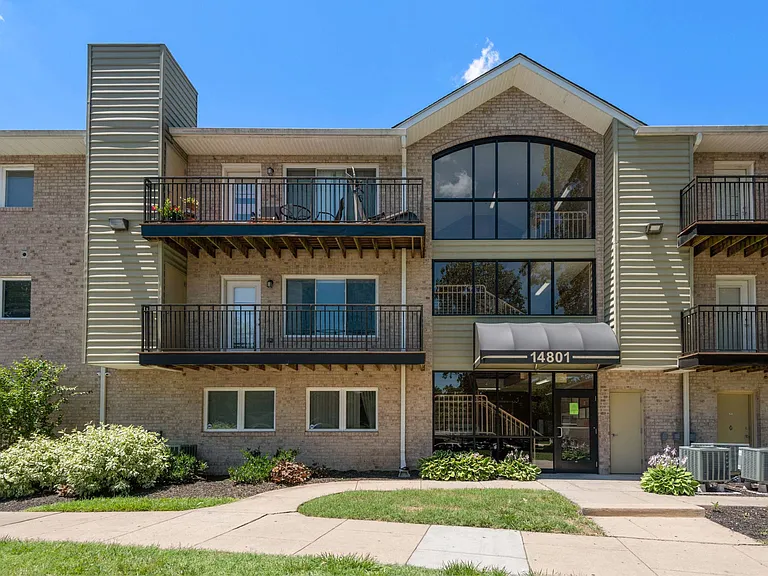Laurel Pines — Photo 12