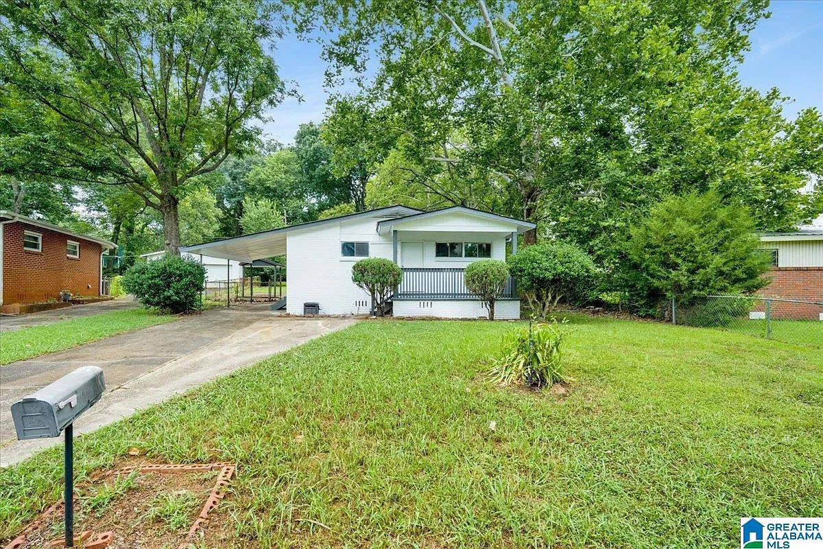 3 bed, 2.0 bath, 1130 sqft, $1,300 — Photo 2