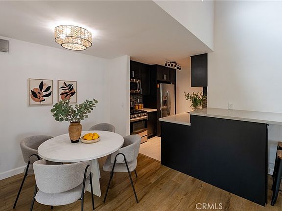 5th image of 20134 Leadwell St Unit 307
