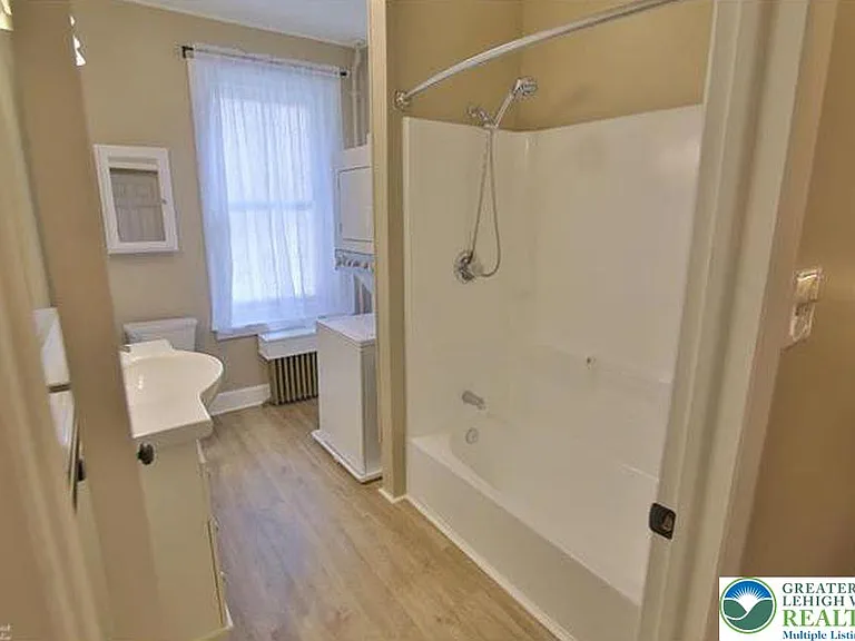325 N 8th St #1 — Photo 9