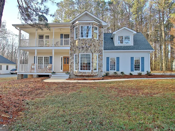 215 Farr Lake Dr, Tyrone, GA 30290