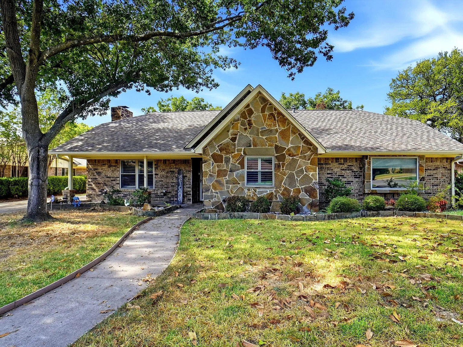 3 bed, 1888 sqft, $2,900 — Photo 1
